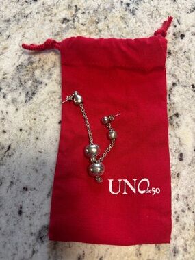UNO de 50 Silver Drop Chain Earrings with Bead Accents